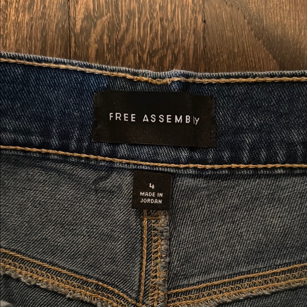 Free Assembly Denim Jeans - Picture 2 of 4